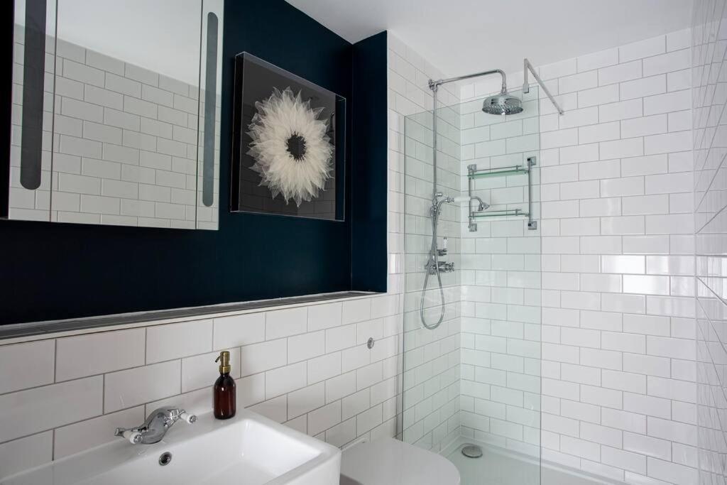 Eden - Islington - 2 Bed With Terrace Appartement